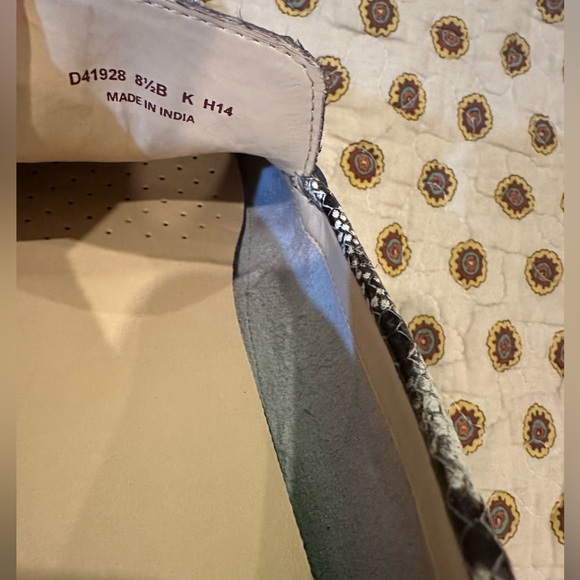 Cole Haan Shelby Bit Logo Snake Print Leather Driving Loafer Moccasins Size 8.5 - Picture 8 of 8